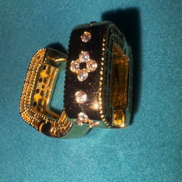 Stunning 24 Carat Gold Filled-Flip-Back Earrings Quatrefoil Design NWOT - Picture 7 of 9